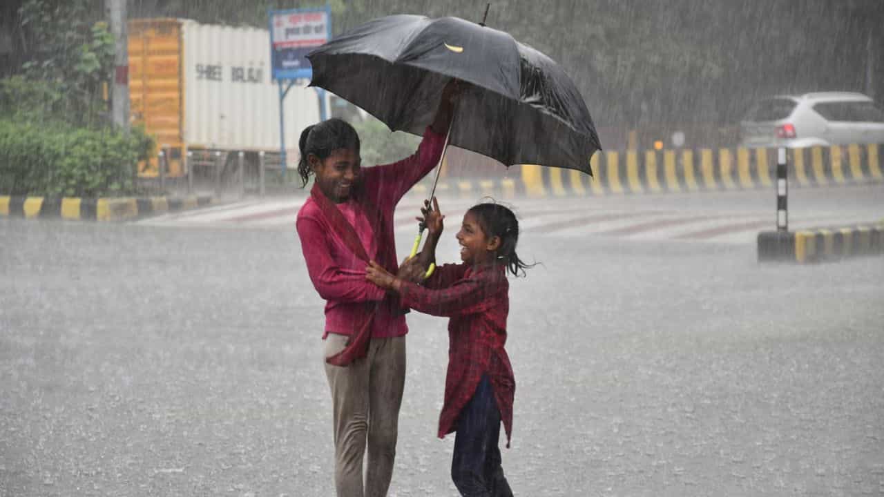 Kerala Weather Update: നാല് ജില്ലകളിൽ ഓറഞ്ച് അലർട്ട്, അതിശക്തമായ മഴയിൽ സംസ്ഥാനം