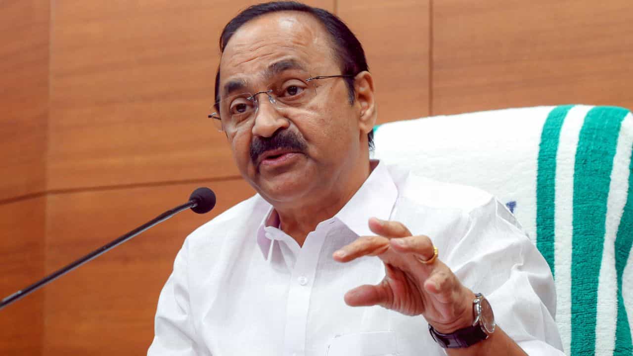 VD Satheesan: 10 വർഷം കേരളത്തിൽ നടത്തിയ ഗുണ്ടായിസം ഇനിയും തുടരാമെന്ന് സിപിഎം കരുതേണ്ട; മന്ത്രി ഒ ജെ ജനീഷിനെതിരായ ആക്രമണത്തിൽ മുഖ്യമന്ത്രി VD Satheesan: 10 വർഷം കേരളത്തിൽ നടത്തിയ ഗുണ്ടായിസം ഇനിയും തുടരാമെന്ന് സിപിഎം കരുതേണ്ട; മന്ത്രി ഒ ജെ ജനീഷിനെതിരായ ആക്രമണത്തിൽ മുഖ്യമന്ത്രി